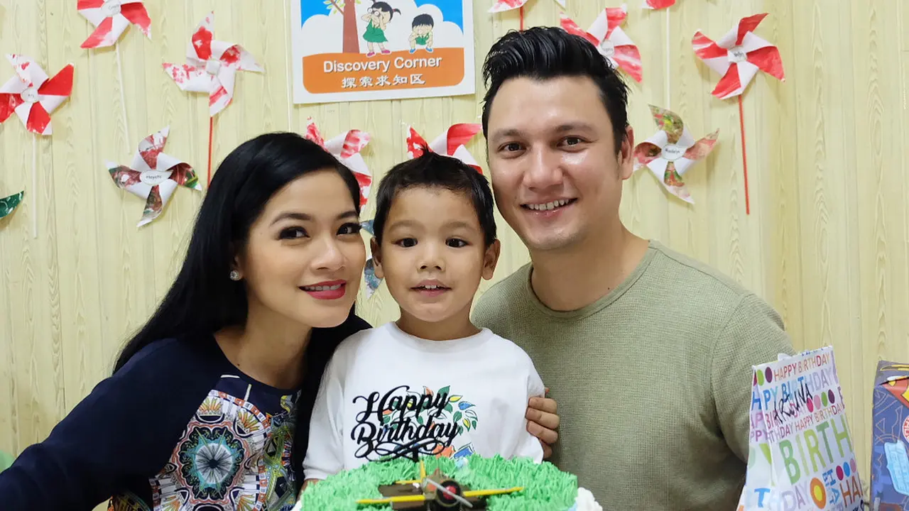 [Bintang] 9 Tahun Menikah, Ini 8 Potret Keharmonisan Titi Kamal dan Christian Sugiono