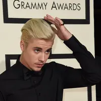 Pria yang pernah didapuk menjadi model brand dunia yang terkenal yaitu ’Calvin Clein’ inipun terlihat sangat seksi di Red Carpet.Dengan gaya khas nya berhasil membuat para beliebers terpanah. (AFP/Bintang.com)