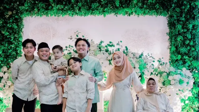 Dua Adik Sambung Hadir di Pernikahan Rizky Febian dan Mahlini.