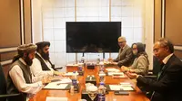 Pertemuan antara Menlu Retno Marsudi dengan Perwakilan Taliban, Mullah Amir Khan Muttaqi. (Dok: Kemlu RI)