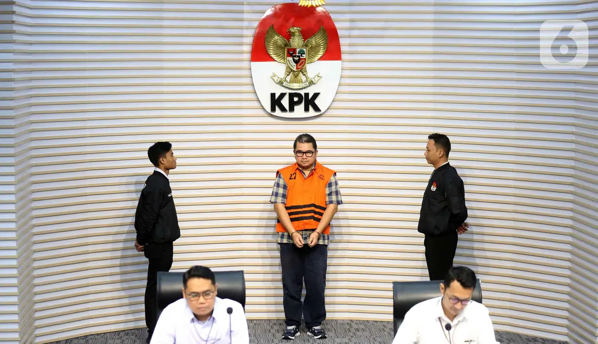 Sebelum Hendi Prio Santoso, dalam kasus ini atau tepatnya pada 11 April 2025, KPK sudah lebih dulu menahan dua orang tersangka yakni Direktur Komersial PT PGN periode 2016-Agustus 2019 Danny Praditya dan Direktur Utama PT Isargas 2011-22 Januari 2024 sekaligus Komisaris PT IAE 2006-22 Januari 2024 Iswan Ibrahim. (Liputan6.com/Helmi Fithriansyah)