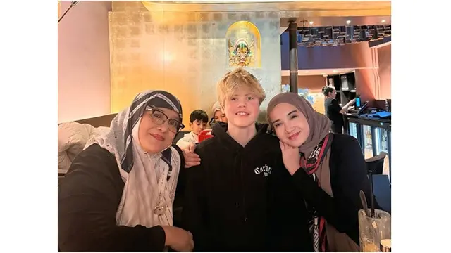 6 Potret Zaskia Sungkar dan Keponakan Bulenya di Belanda, Kini Sudah ABG