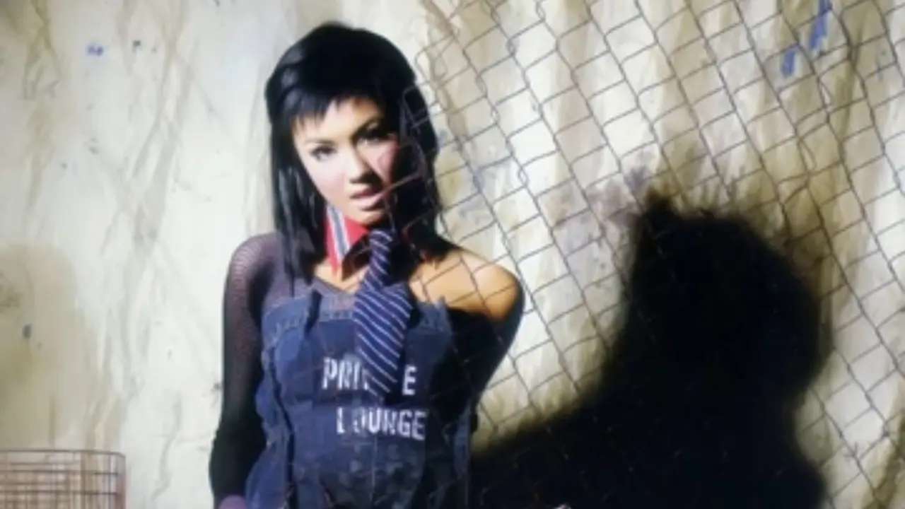 Album And The Story Goes dari Agnes Monica rilisan Aquarius Musikindo tahun 2003. (Foto: Dok. YouTube Agnez Mo)