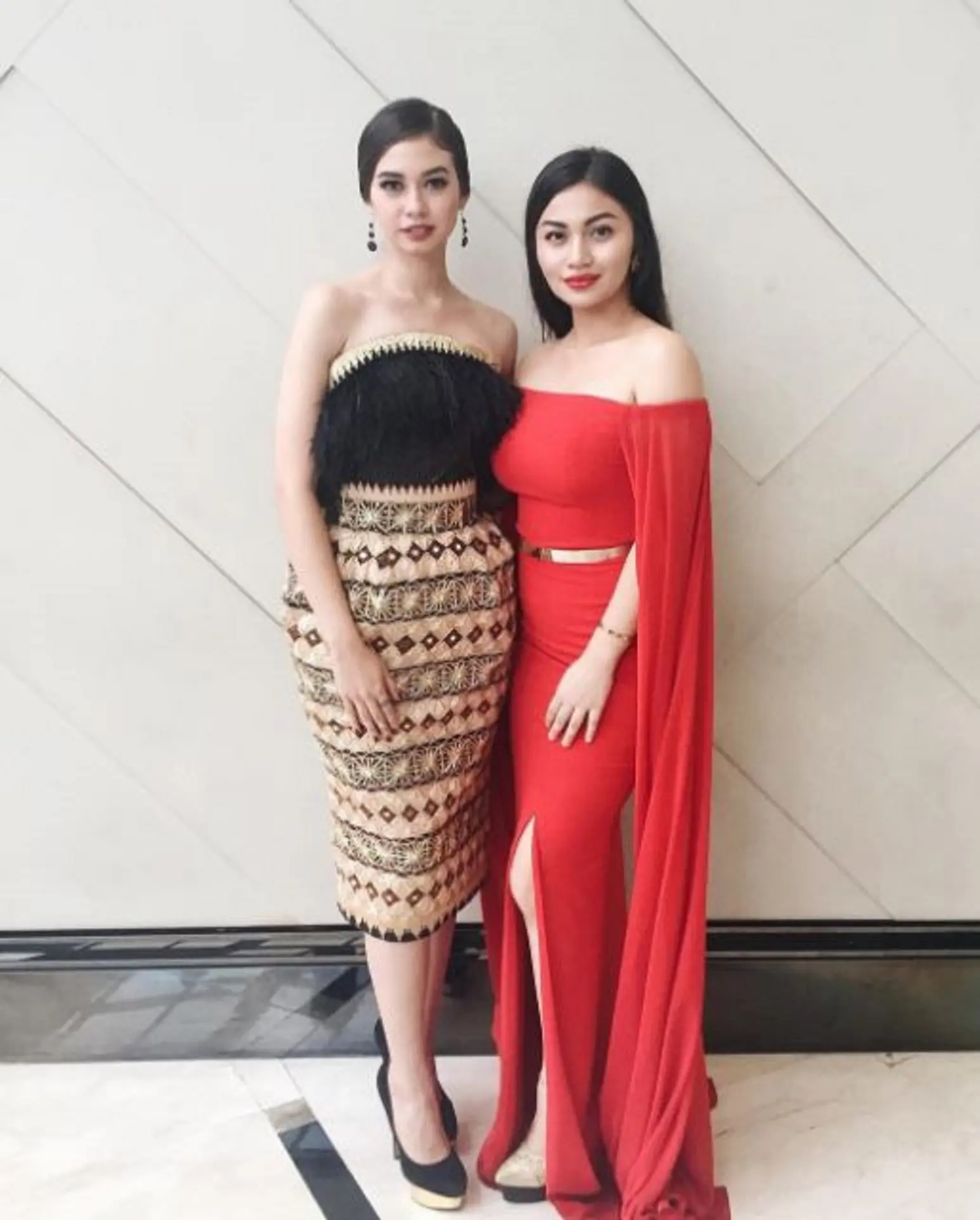 Yuki Kato dan Ariel Tatum saat acara Jakarta Fashion Week 2017 (Instagram/@yukikt)