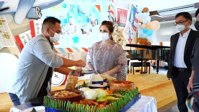 6 Momen Selapanan Anak Kedua Momo Geisha, Digelar Khidmat Bersama Keluarga