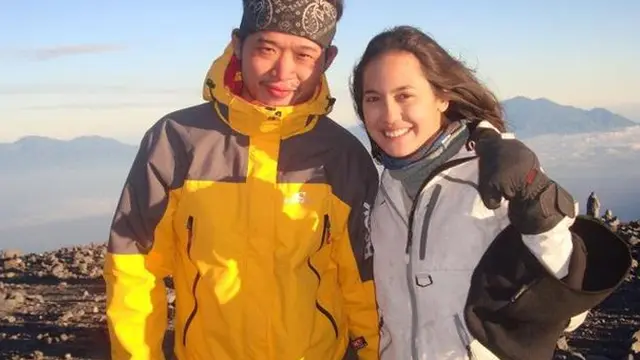 Cerita Artis Cantik Penakluk Puncak Gunung