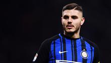 3. Mauro Icardi - Bomber asal Argentina sempat membuat Liga Italia heboh usai menggaet Istri sahabatnya Maxi Lopez yang bernama Wanda Nara, hingga akhirnya menggugat cerai Maxi dan menikah dengan Icardi. (AFP/Marco Bertorello)