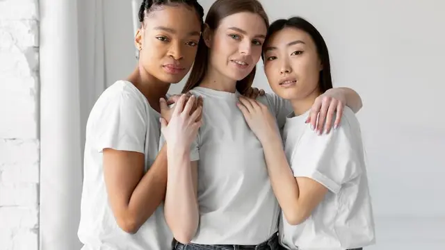 Cara Ibu Muda Menghadapi Tekanan Sosial dengan Percaya Diri (Foto: Freepik)