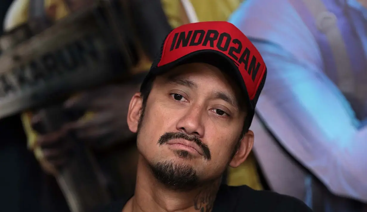 Dari penangkapan tersebut, polisi mengamankan 30 butir psikotropika yang hingga kini masih diselidiki kandungannya. Tora dan istri juga kini masih di amankan di Polres Jakarta Selatan. (Deki Prayoga/Bintang.com)