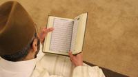 ilustrasi membaca quran (Image Bank Liputan6)