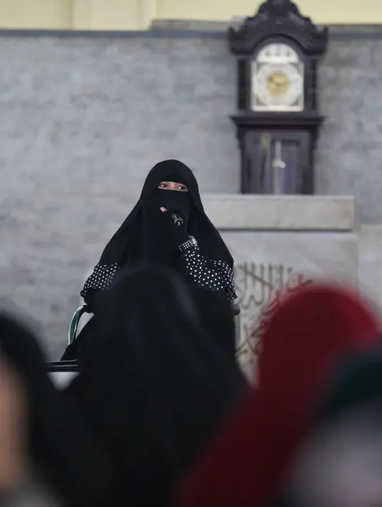 Indadari telah mengajukan gugatan cerai ke Pengadilan Agama Depok sejak Senin (4/9). Gugatan diajukan oleh kuasa hukum yang diberikan oleh mantan suaminya, Lucky Hakim. (Adrian Putra/Bintang.com)