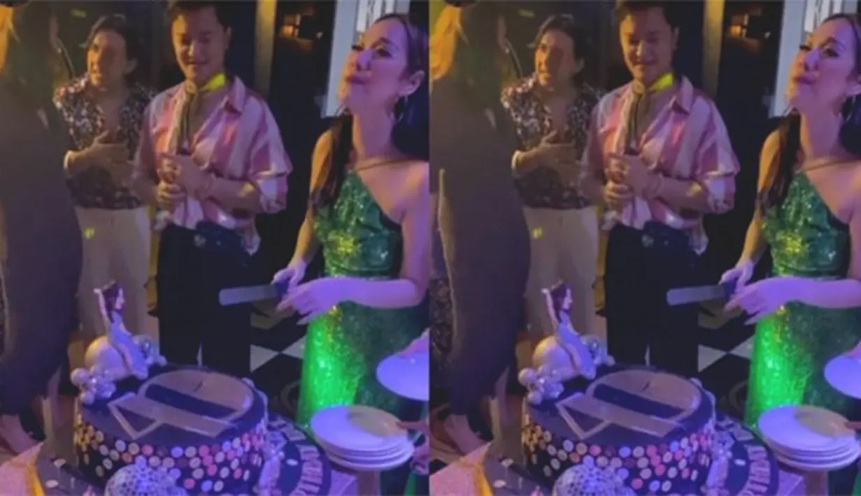 Kue ulang tahun yang terlihat unik. Angka 40 sebagai penanda ulang tahun bintang film Habibie dan Ainun ini. Beberapa balon dihias dipinggir kue dan figure BCL duduk diantara bola tersebut. [Instagram/bclsinclair]