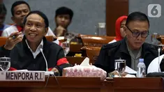 Menpora, Zainuddin Amali (kiri) dan Ketua Umum PSSI Mochamad Iriawan mengikuti rapat kerja dengan Komisi X DPR di Senayan, Kamis (7/11/2019). Rapat kerja membahas rencana program prioritas di Kementerian Pemuda dan Olahraga tahun 2020 serta pertimbangan naturalisasi atlet. (Liputan6.com/Johan Tallo)