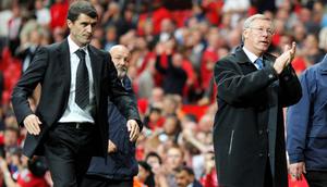 Manajer Manchester United, Alex Ferguson (kanan), dan manajer Sunderland, Roy Keane, meninggalkan lapangan setelah pertandingan Premier League mereka di Old Trafford, Manchester, Inggris barat laut, 1 September 2007. Manchester menang 1-0. (FOTO AFP/ANDREW YATES)