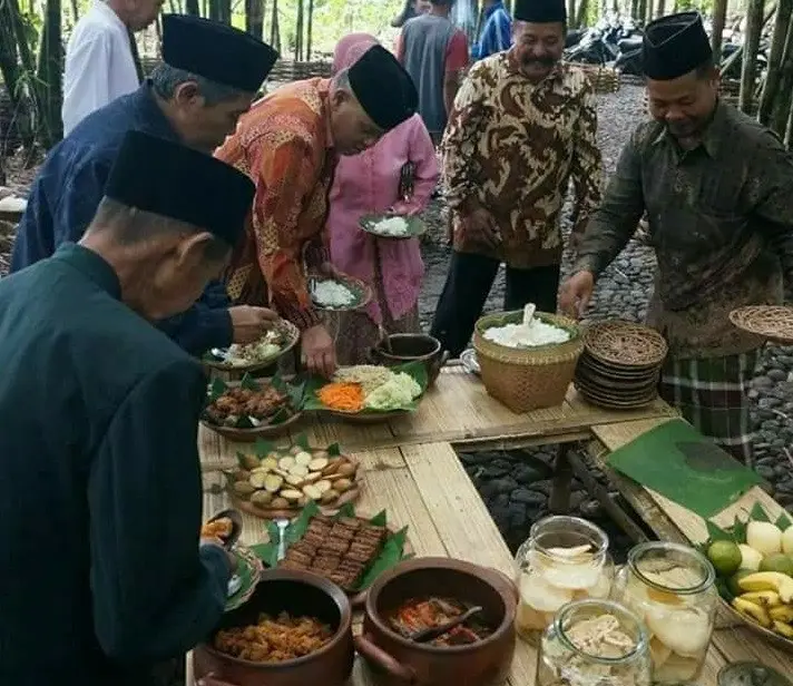 Tema pernikahan unik dengan kebun bambu di Pasar Papringan. Credit: Siti Nurkhasanah