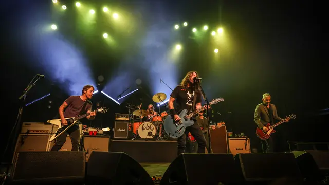 FOTO: Drummer Foo Fighters Taylor Hawkins Meninggal Dunia