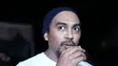 "Dia pernah ngomong (mau menikah), waktu di Bali. Saya enggak bisa ngomong, banyak lah. Saya anggap Mike hari ini, dia manggil banyak teman untuk ngumpul," ucap Glenn Fredly. (Nurwahyunan/Bintang.com)