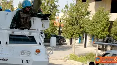 Citizen6, Lebanon: Usai pertemuan dengan mayor Rabatalatine,  Dansatgas Letkol Inf Suharto Sudarsono mengunjungi salah seorang warga Rabatalatine bernama Fatimah yang kakinya diamputasi karena penyakit komplikasi (DM). (Pengirim: Badarudin Bakri)
 