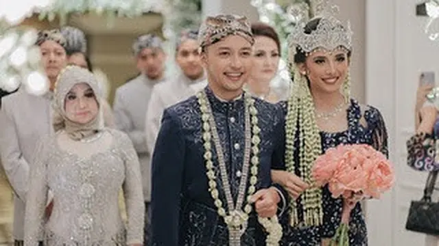 Dina Mariana dan Ezra HIVI!