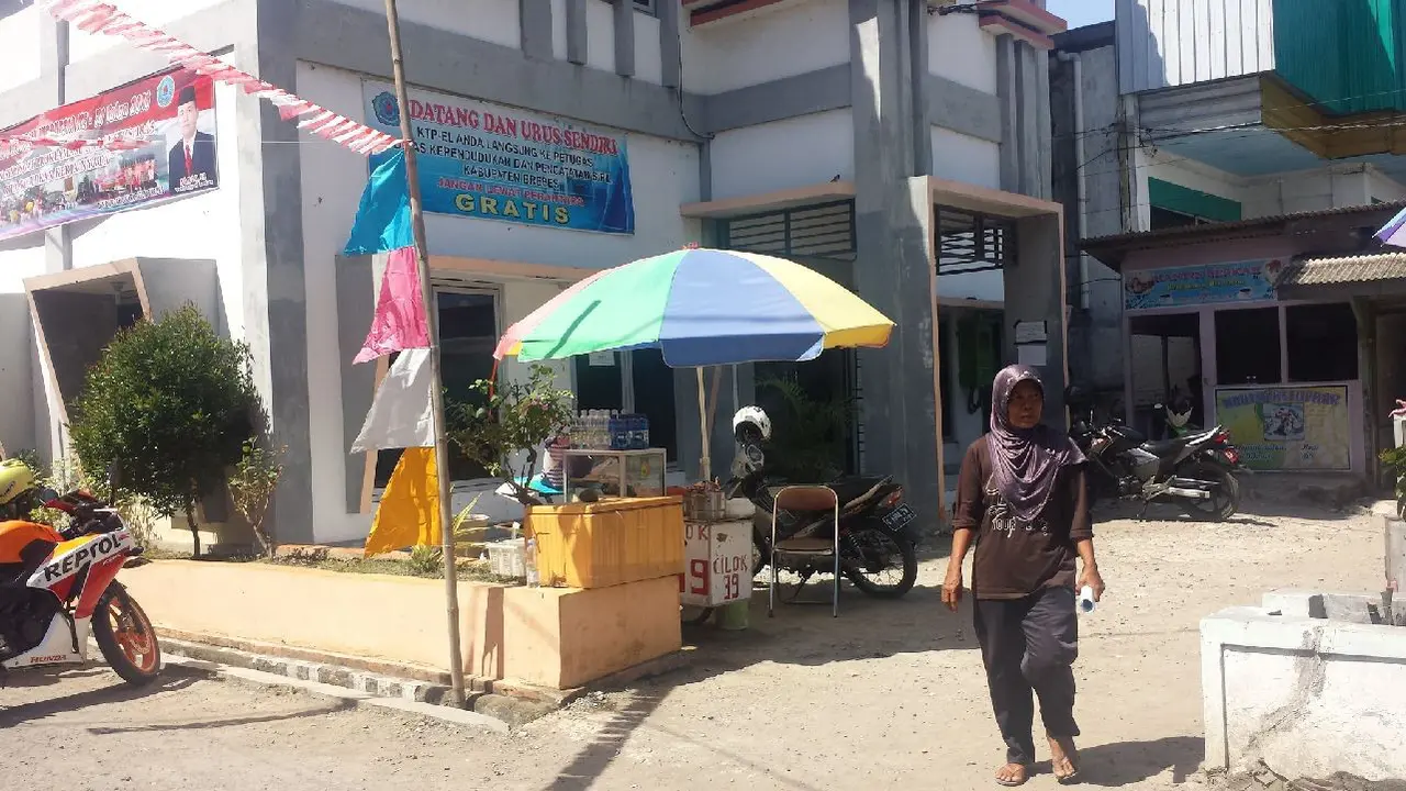 Urus e-KTP, Warga Grinting Brebes Rogoh Kocek Rp 200 Ribu