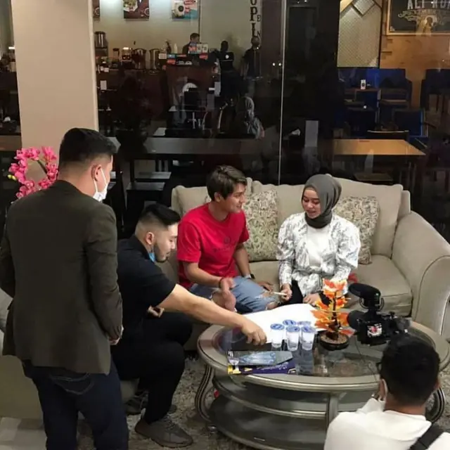 6 Momen Rizky Billar Beri Kejutan Satu Unit Apartemen untuk Lesty Kejora, Bikin Heboh