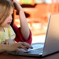 Pendekatan ini membantu anak merasa aman dan dihargai dan menjaga hubungan hangat antara orangtua dan anak. (Foto: finelightarts/Pixabay)