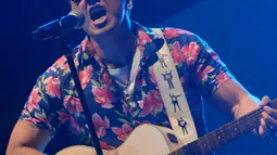 Band Rock & Roll, Naif saat beraksi di Indonesia Greaser Party 2015, Senayan, Jakarta, Jumat (10/4/2015). (Liputan6.com/Faisal R Syam)
