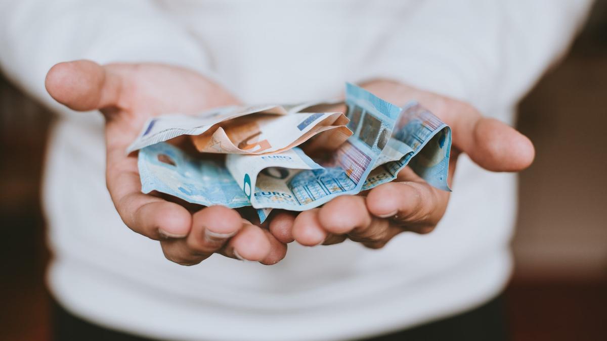 Lebaran Selesai, Gajian Masih Lama? Begini Tips Cerdas Atur Keuangan