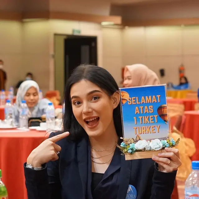 6 Potret Yasmine Ow Istri Aditya Zoni Usai Menikah, Makin Memesona