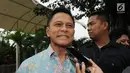 Presiden Komisaris PT Mugi Rekso Abadi (MRA) Soetikno Soedarjo memberi keterangan usai menjalani pemeriksaan di Gedung KPK, Jakarta, Kamis (12/4). Soetikno menjadi saksi kasus suap pengadaan mesin pesawat Garuda Indonesia. (Merdeka.com/Dwi Narwoko)