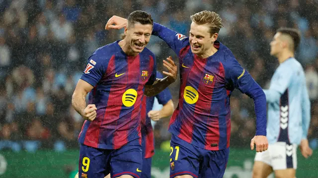 Selebrasi Robert Lewandowski di laga Celta Vigo vs Barcelona di pekan ke-12 La Liga 2025/2026 di Balaidos, Senin (10/11/2025) dini hari WIB. (AP Photo/Lalo R. Villar)