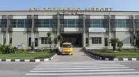 Bandara Adi Soemarmo, Solo, Jawa Tengah, untuk sementara ditutup pada Jumat (1/6/2018) mulai pukul 15.30 hingga 18.30 waktu setempat, karena terdampak sebaran hujan abu Gunung Merapi. (Liputan6.com/Fajar Abrori)