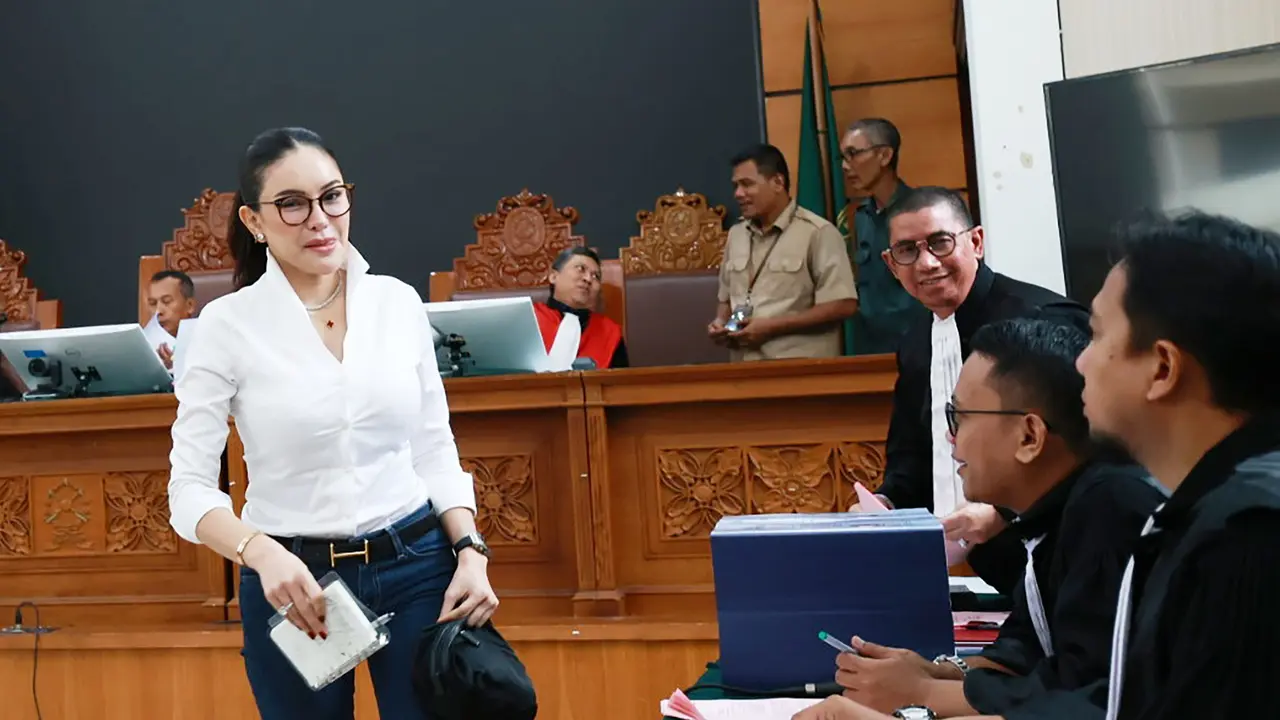 Nikita Mirzani Jalani Sidang Perdana Kasus Pemerasan dan Pengancaman