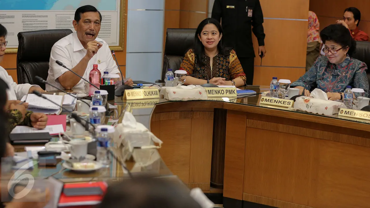 20151103-Undang Sejumlah Menteri, Menko Luhut Gelar Rapat Penanganan Asap-Jakarta