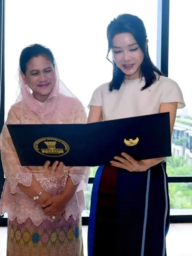 Viral, Ini 7 Potret Ibu Negara Korea Selatan yang Tampil Awet Muda di Usia 50 Tahun