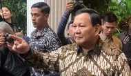 Ketua Umum Partai Gerindra yang juga Presiden terpilih Prabowo Subianto bertemu Ketua Umum Partai NasDem Surya Paloh di Kertanegara, Jakarta Selatan, Kamis (25/4/2024). (Liputan6.com/Delvira Hutabarat)