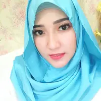 Via Vallen terlihat cantik menawan saat dirinya mengenakan hijab warna biru laut. (Foto: instagram.com/viavallen)
