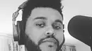 Seperti yang dikatakan oleh salah seorang sumber, The Weeknd saat ini sudah berencana untuk melamar Selena. Selama berminggu-minggu belakangan ini, The Weeknd juga sibuk mencari cincin tunangan itu. (Instagram/Theweeknd)