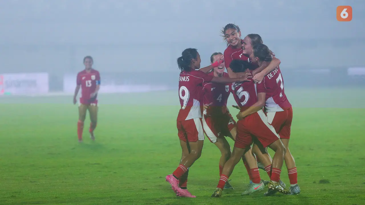 Foto: Isa Warps Tampil Spartan, Sang Pahlawan Kemenangan Timnas Indonesia Putri vs Kirgistan