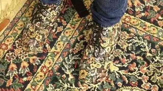 8 Potret Desain Pakaian Ini Aneh Banget, Bikin Kening Berkerut