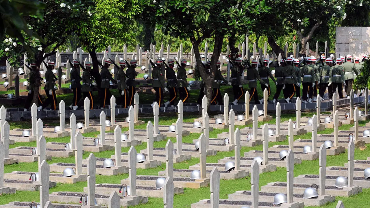 Hari Pahlawan, TMP Kalibata Ramai Peziarah