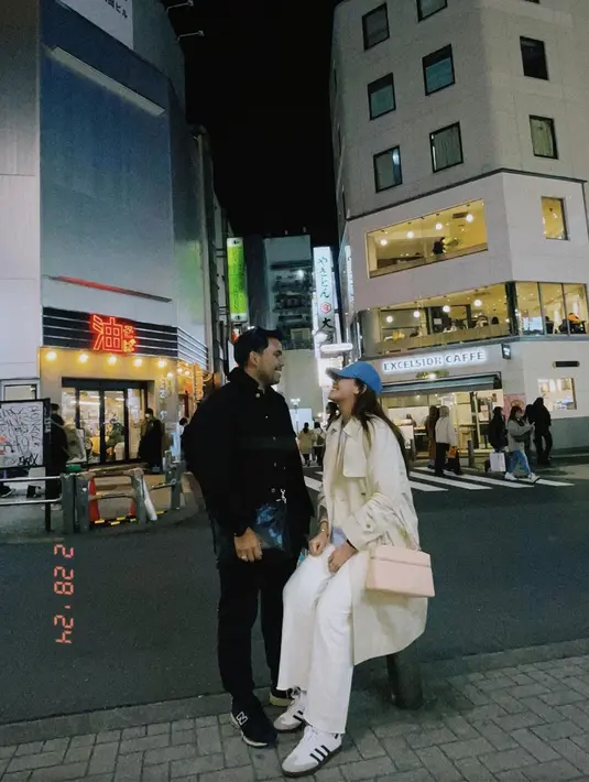 Potret mesran Aaliyah Massaid dan Thoriq Halilintar di Jepang ini banjir komentar netizen. Tak sedikit yang turut memberikan doa untuk kelanggengan hubungan keduanya. (Liputan6.com/IG/@aaliyah.massaid)