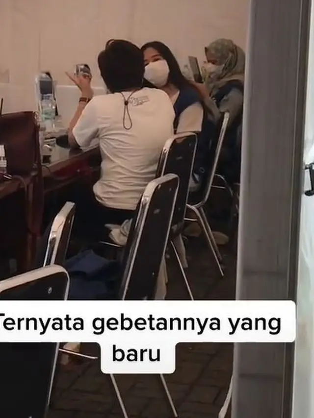 Viral Momen Pria Pergi Vaksin Dilayani Mantan Pacar, Ujungnya Bikin Nyesek