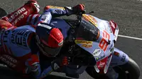 Marc Marquez ketika mengaspal di Sirkuit Le Mans, Prancis hari Sabtu (11/05/2024). (JULIEN DE ROSA / AFP)