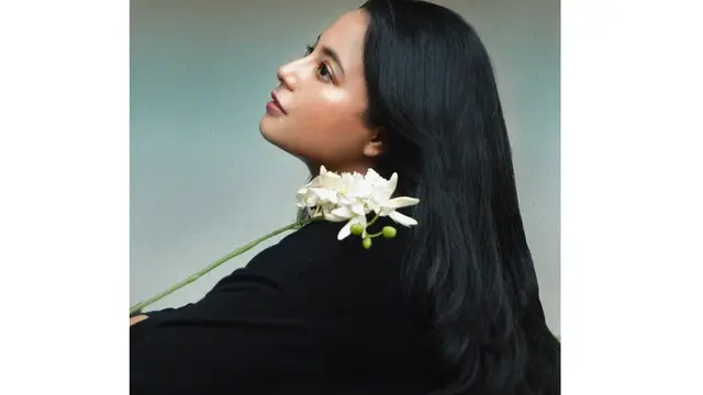 Ingat Pemeran Luhde di Film Perahu Kertas? Ini 6 Potret Terbarunya