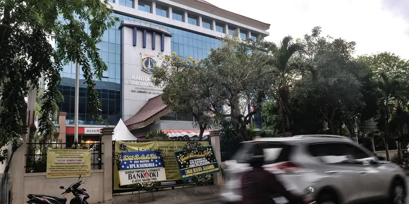 Penutupan Kantor Kecamatan Kelapa Gading