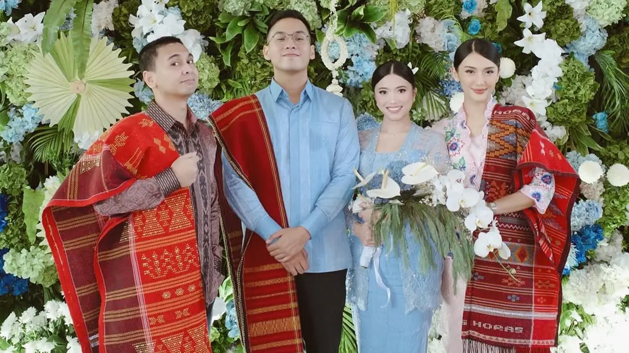 6 Potret Outfit Raditya Dika dan Anissa Aziza di Lamaran Sang Adik Edgar Nasution