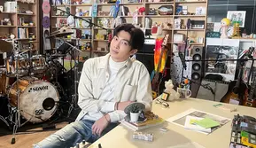 Koleksi Seni RM BTS Dipajang di Museum San Francisco, Sang Idol Terjun Langsung Bikin Materi
