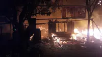Pemilik Warung Tepi Sungai Tewas Dilalap Si Jago Merah