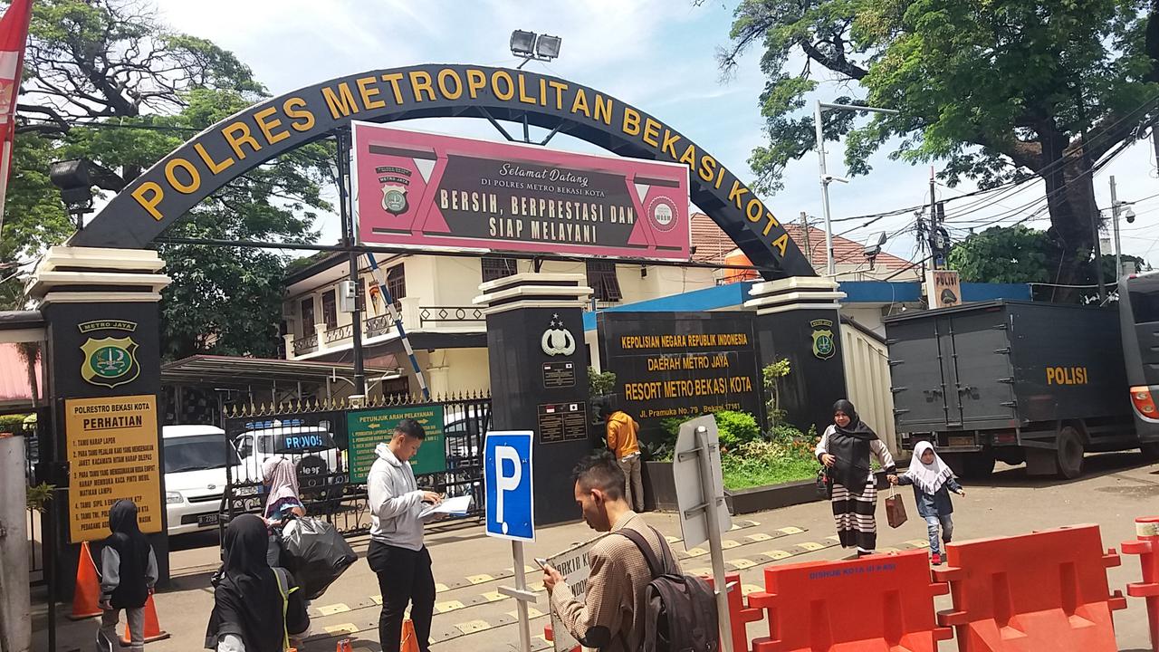 Jemaah melaporkan biro travel haji dan umrah karena tak kunjung berangkat.